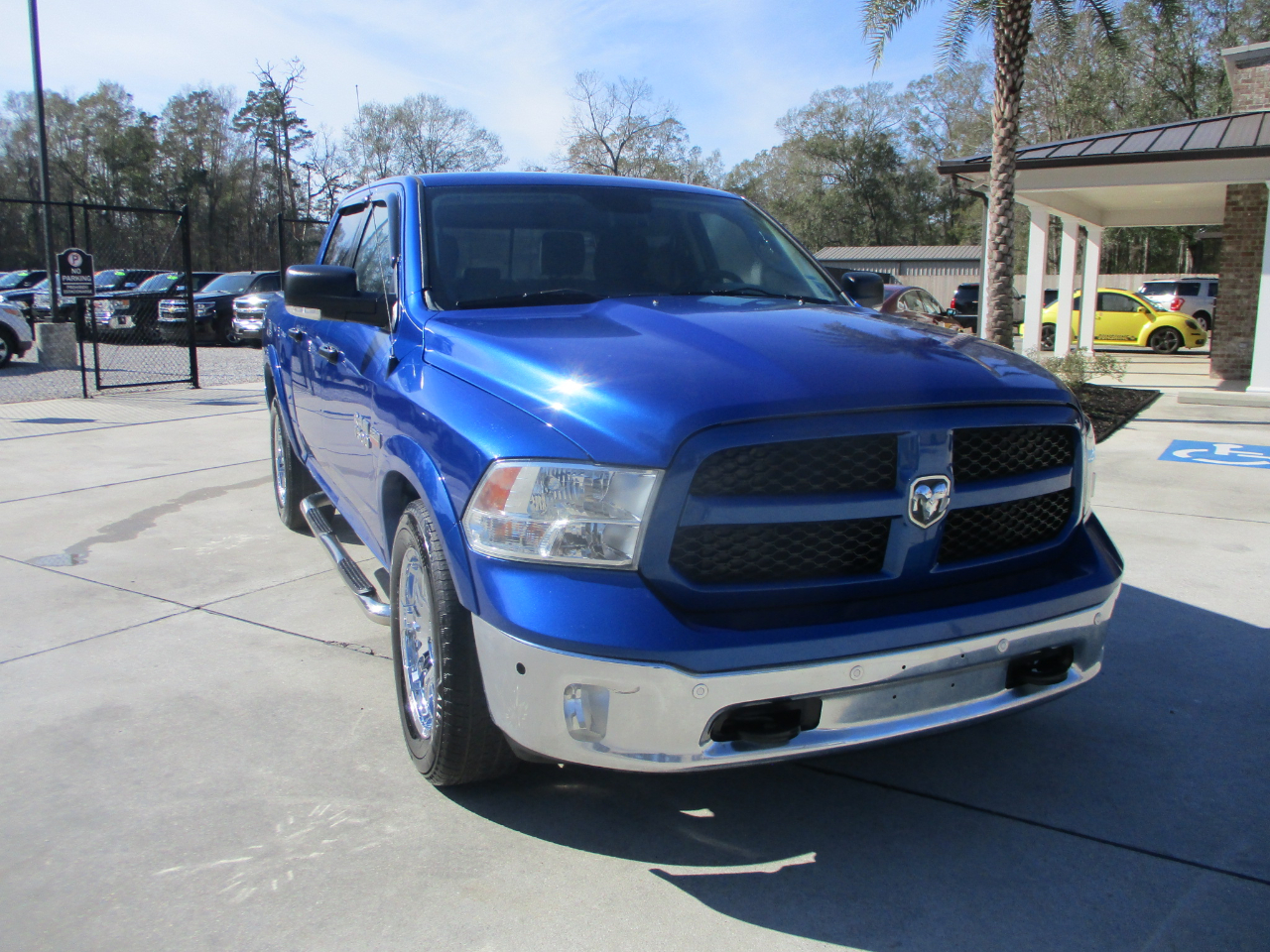 RAM 1500 Outdoorsman 4x4 Crew Cab 5'7" Box 2015