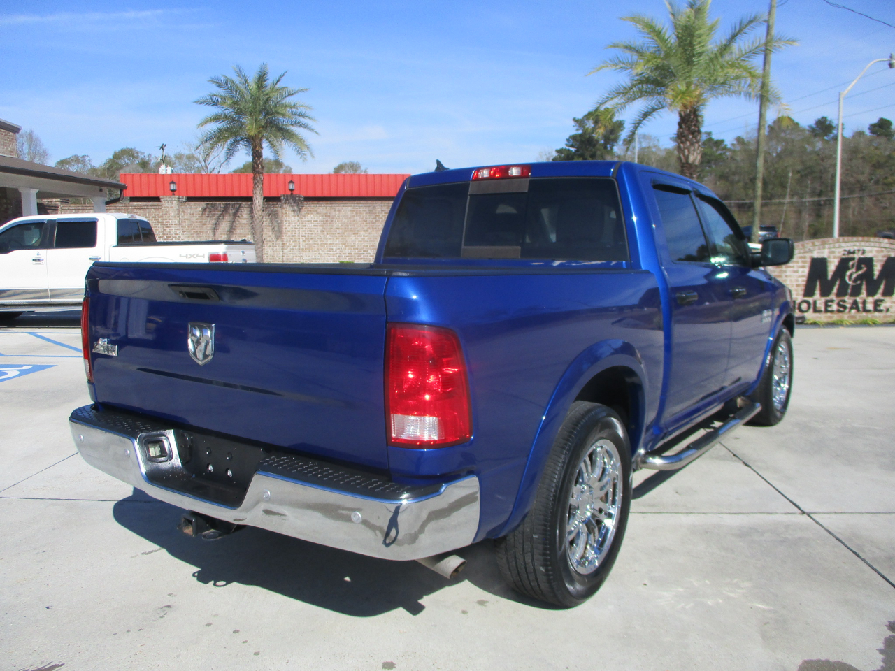 RAM 1500 Outdoorsman 4x4 Crew Cab 5'7" Box 2015