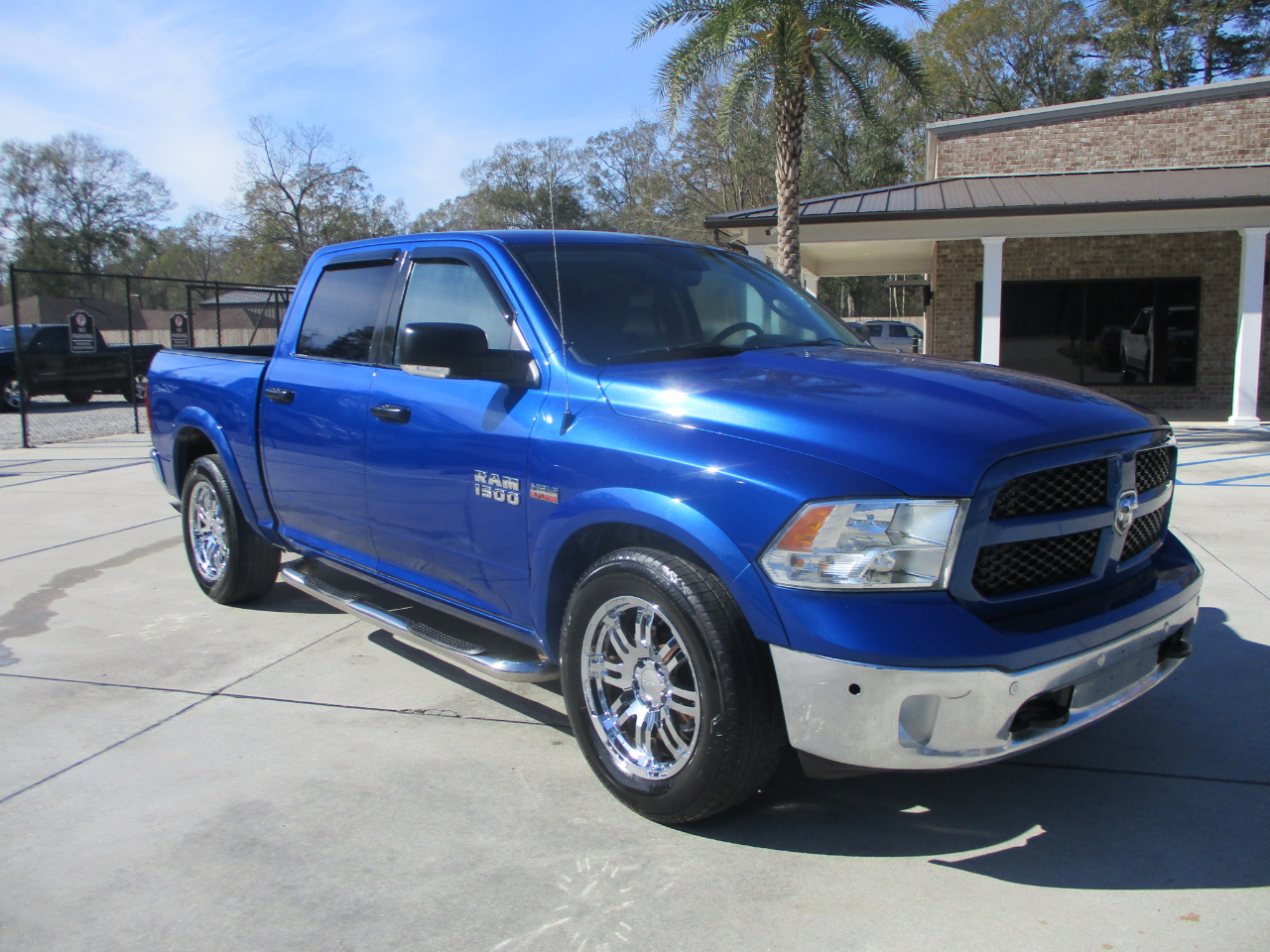 RAM 1500 Outdoorsman 4x4 Crew Cab 5'7" Box 2015