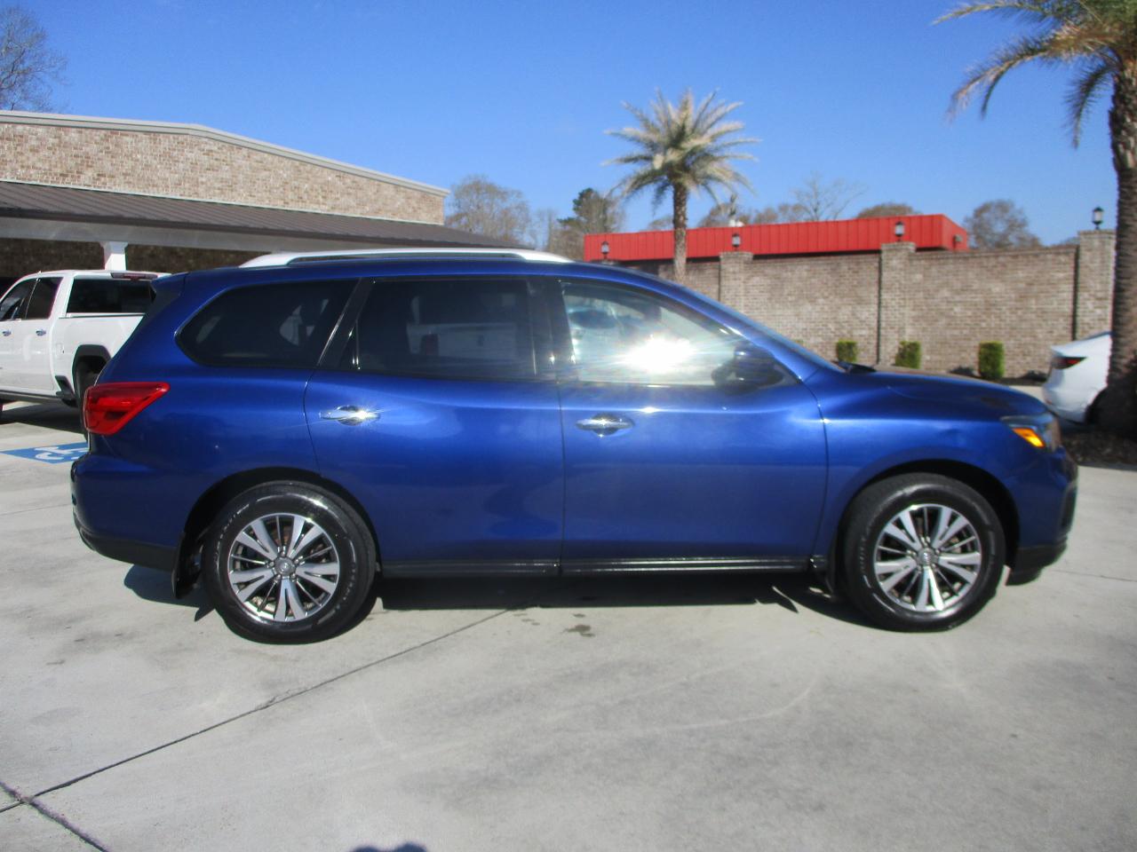 Nissan Pathfinder S 2WD 2017