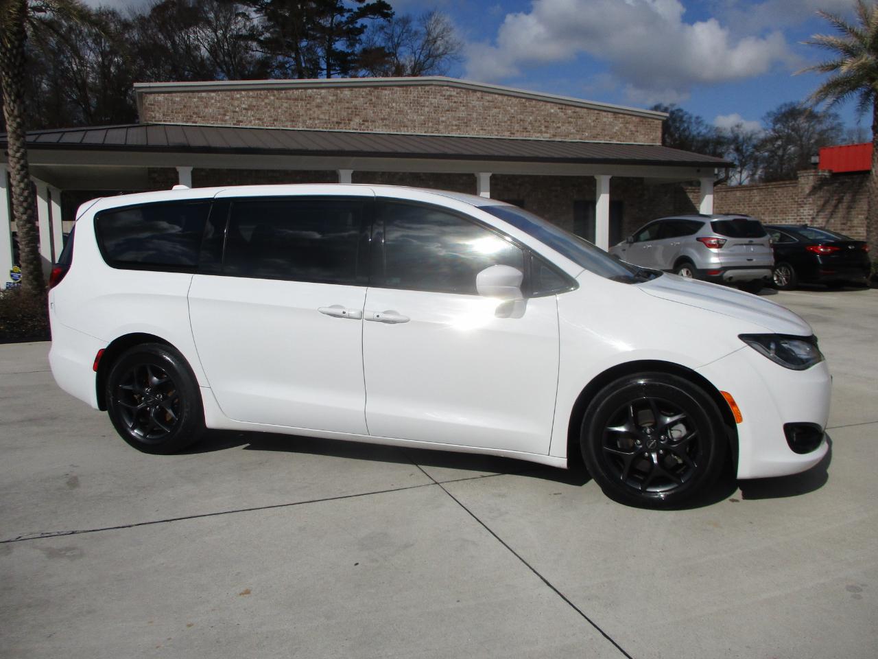 Chrysler Pacifica Touring Plus 2018