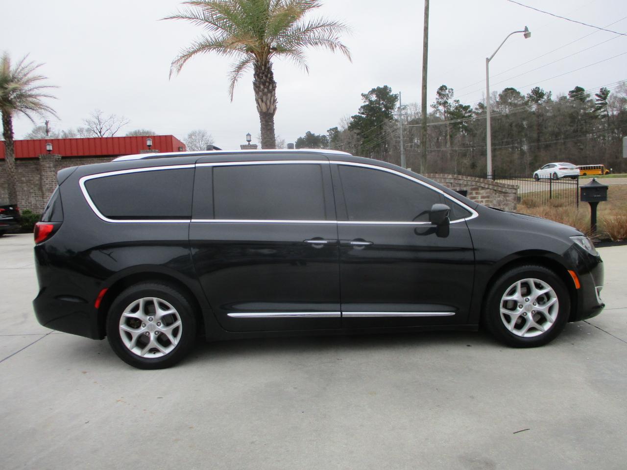 Chrysler Pacifica Touring-L Plus 2017
