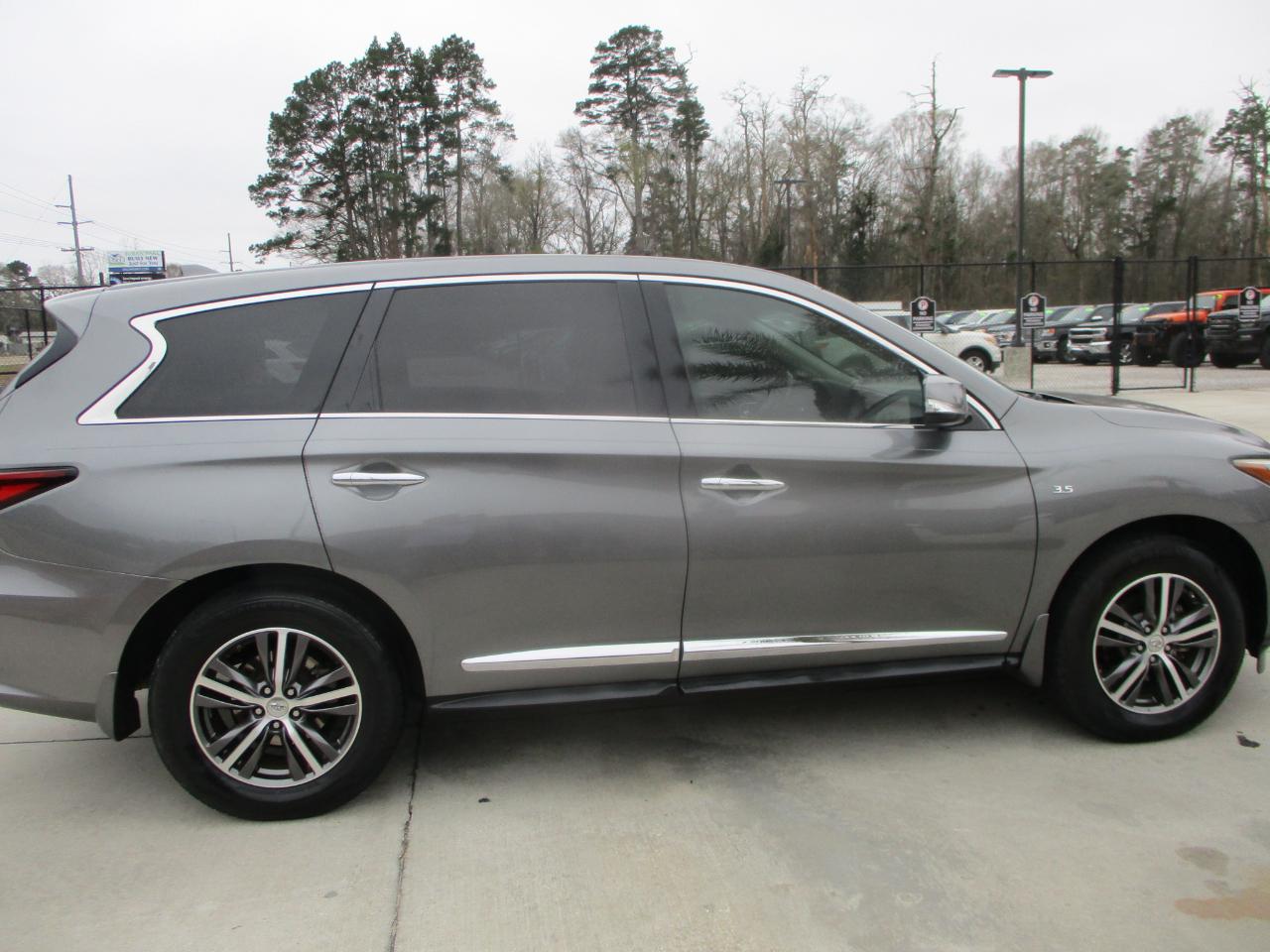 Infiniti QX60 Base FWD 2017