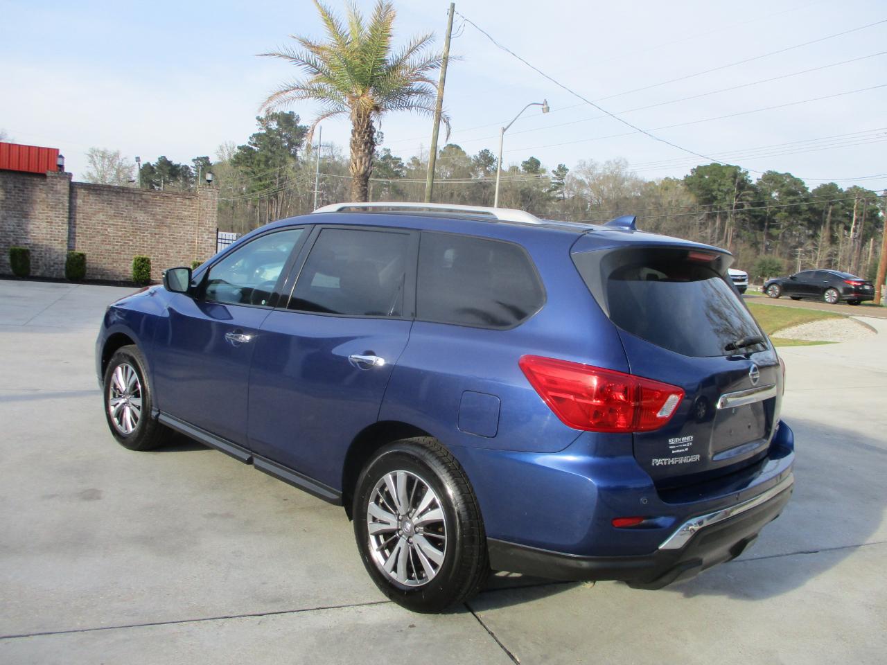 Nissan Pathfinder SV 4WD 2020