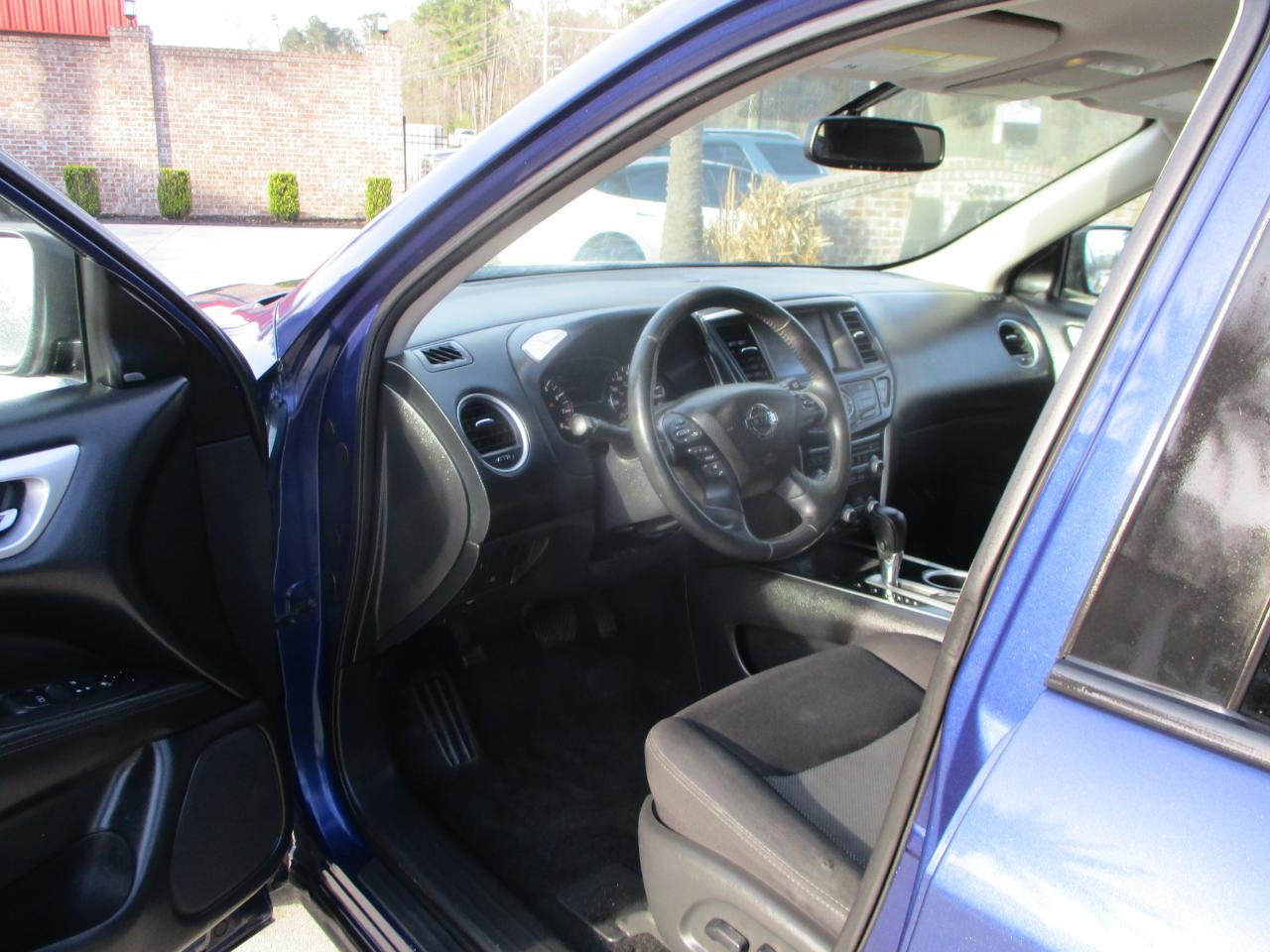 Nissan Pathfinder SV 4WD 2020