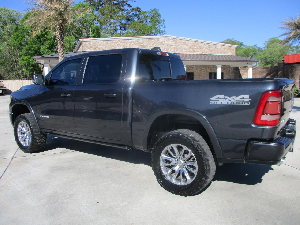 RAM 1500 Laramie Crew Cab SWB 4WD 2019