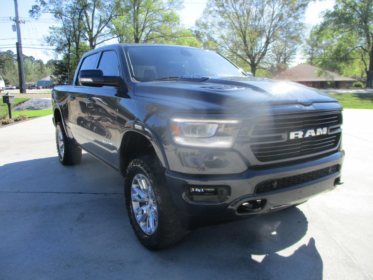 RAM 1500 Laramie Crew Cab SWB 4WD 2019