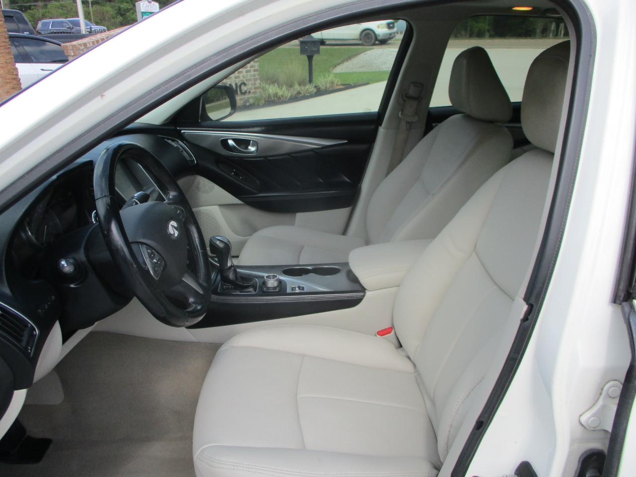 Infiniti Q50 Premium 2014