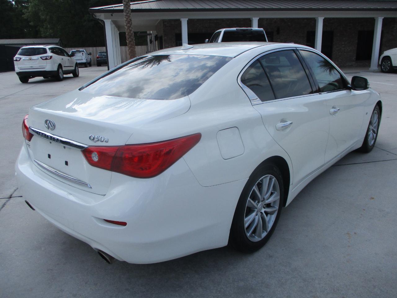 Infiniti Q50 Premium 2014