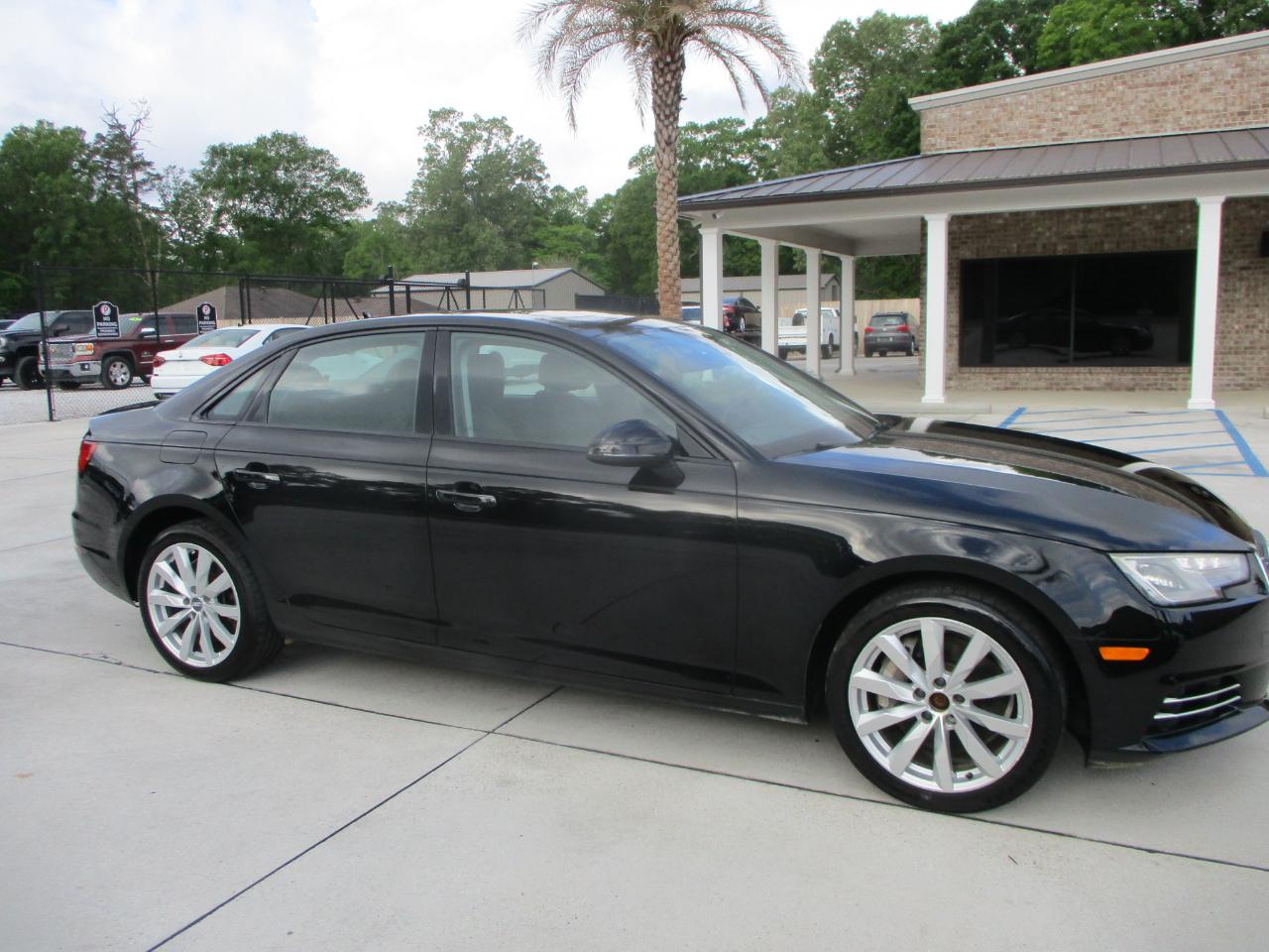 Audi A4 2.0T Premium quattro Sedan 2017