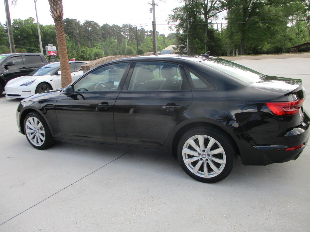 Audi A4 2.0T Premium quattro Sedan 2017