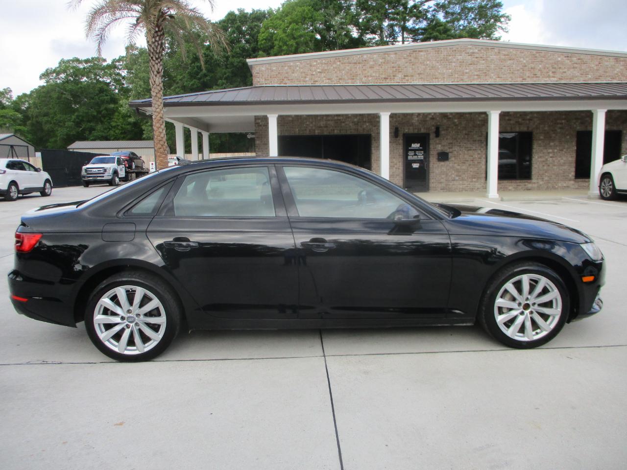 Audi A4 2.0T Premium quattro Sedan 2017