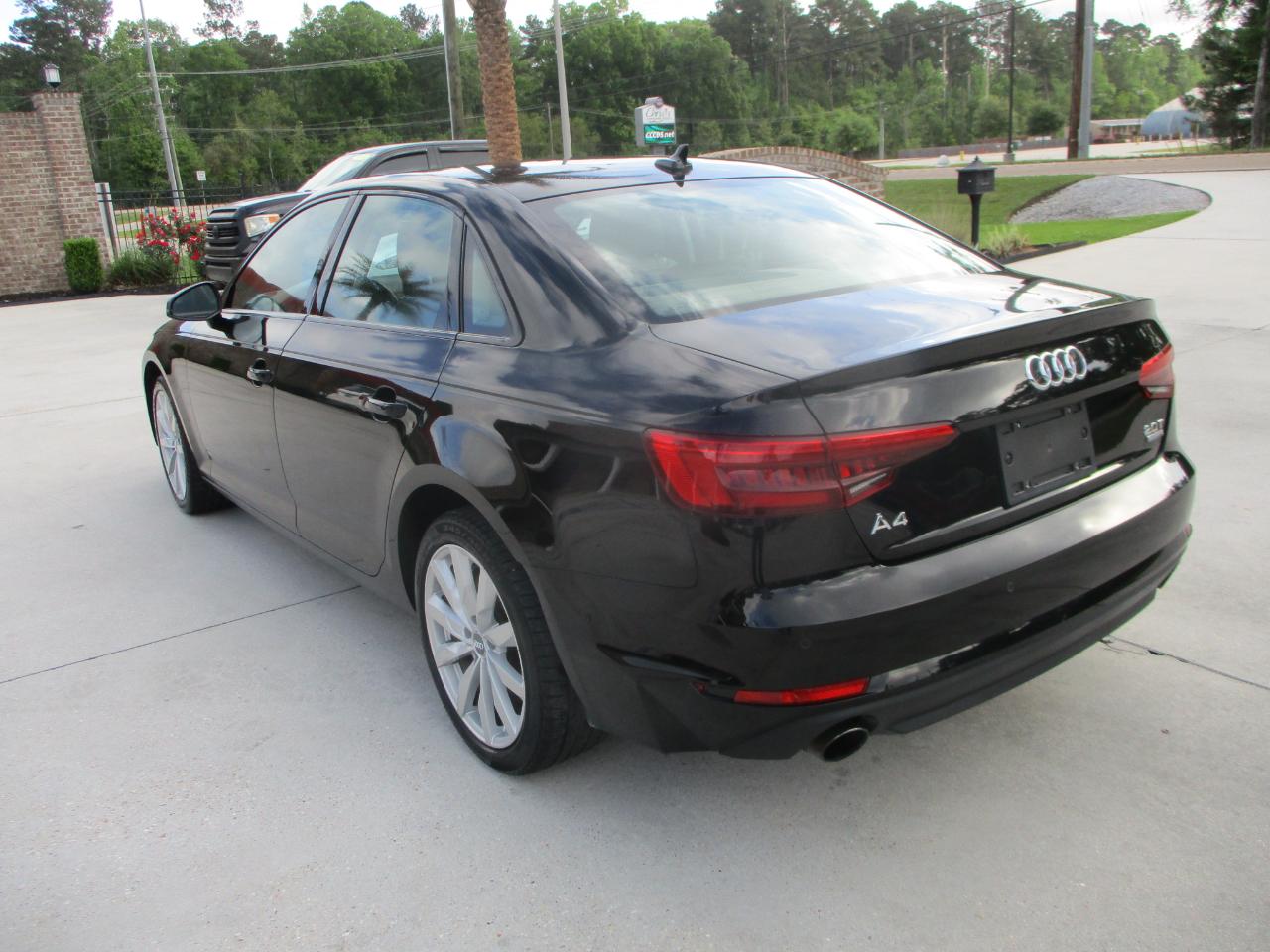 Audi A4 2.0T Premium quattro Sedan 2017