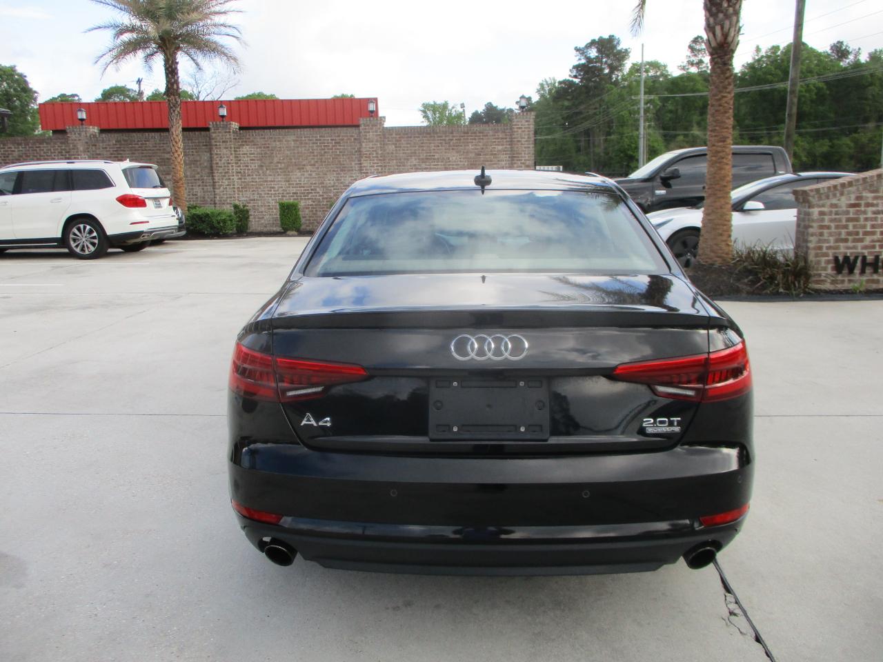 Audi A4 2.0T Premium quattro Sedan 2017