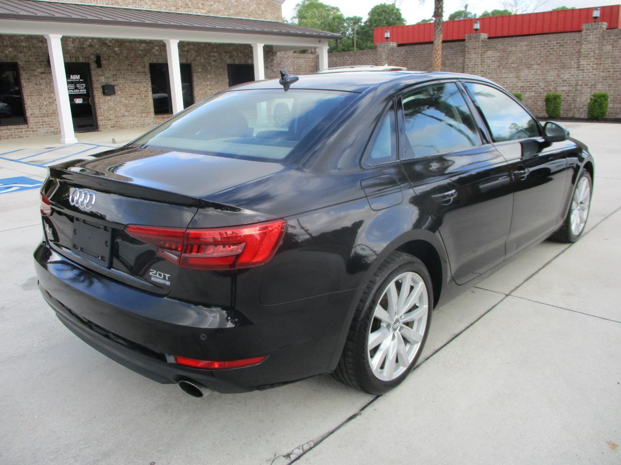 Audi A4 2.0T Premium quattro Sedan 2017