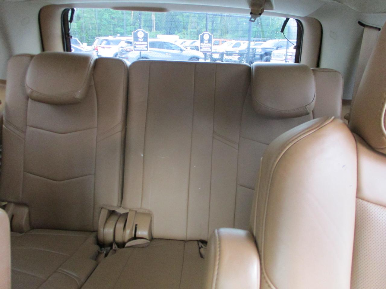 Cadillac Escalade Platinum 2WD 2016