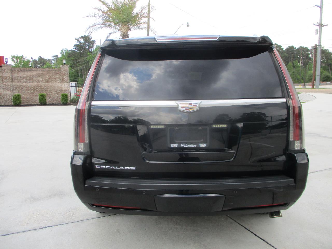 Cadillac Escalade Platinum 2WD 2016