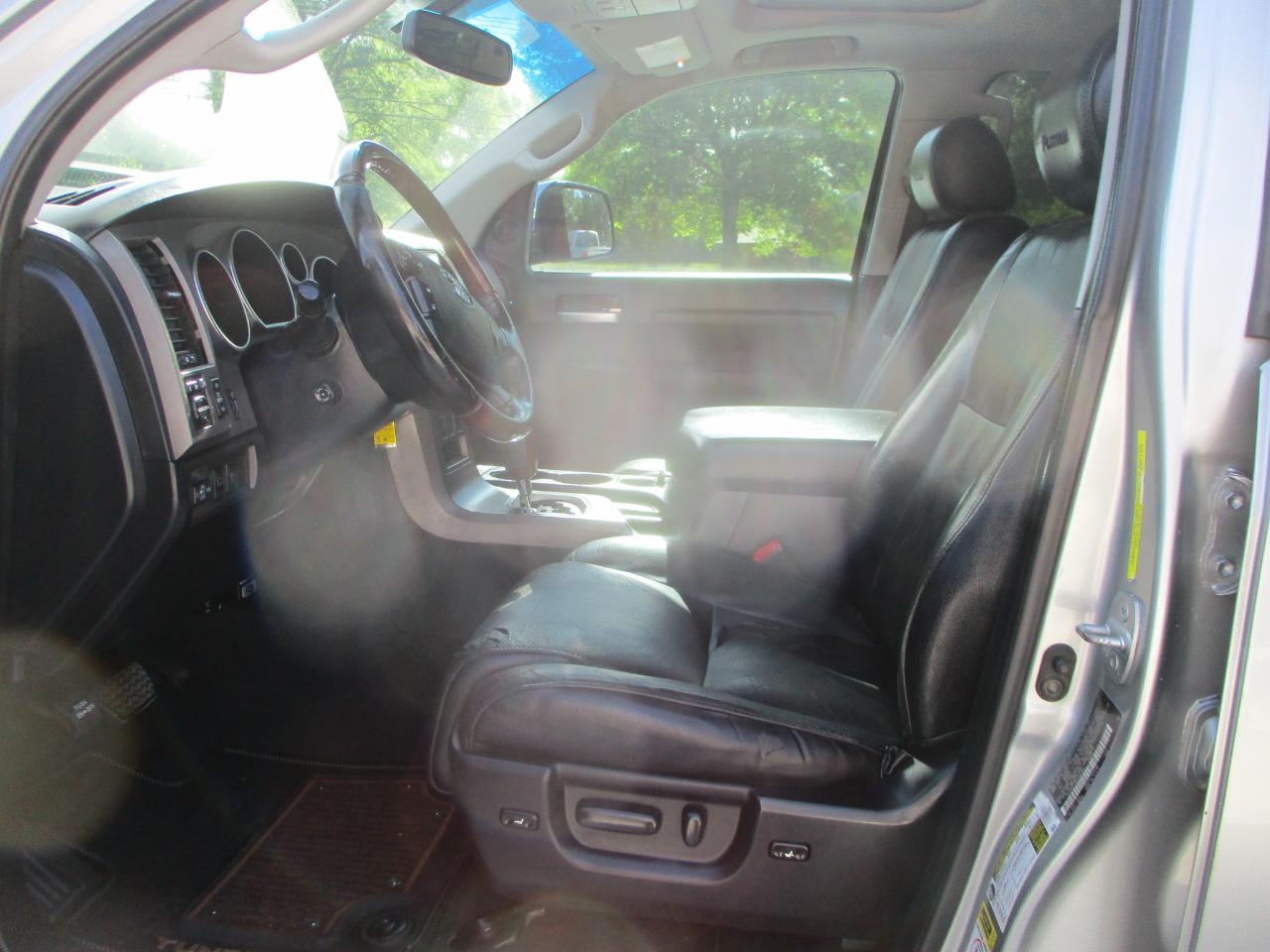 Toyota Tundra Limited 5.7L FFV CrewMax 4WD 2010