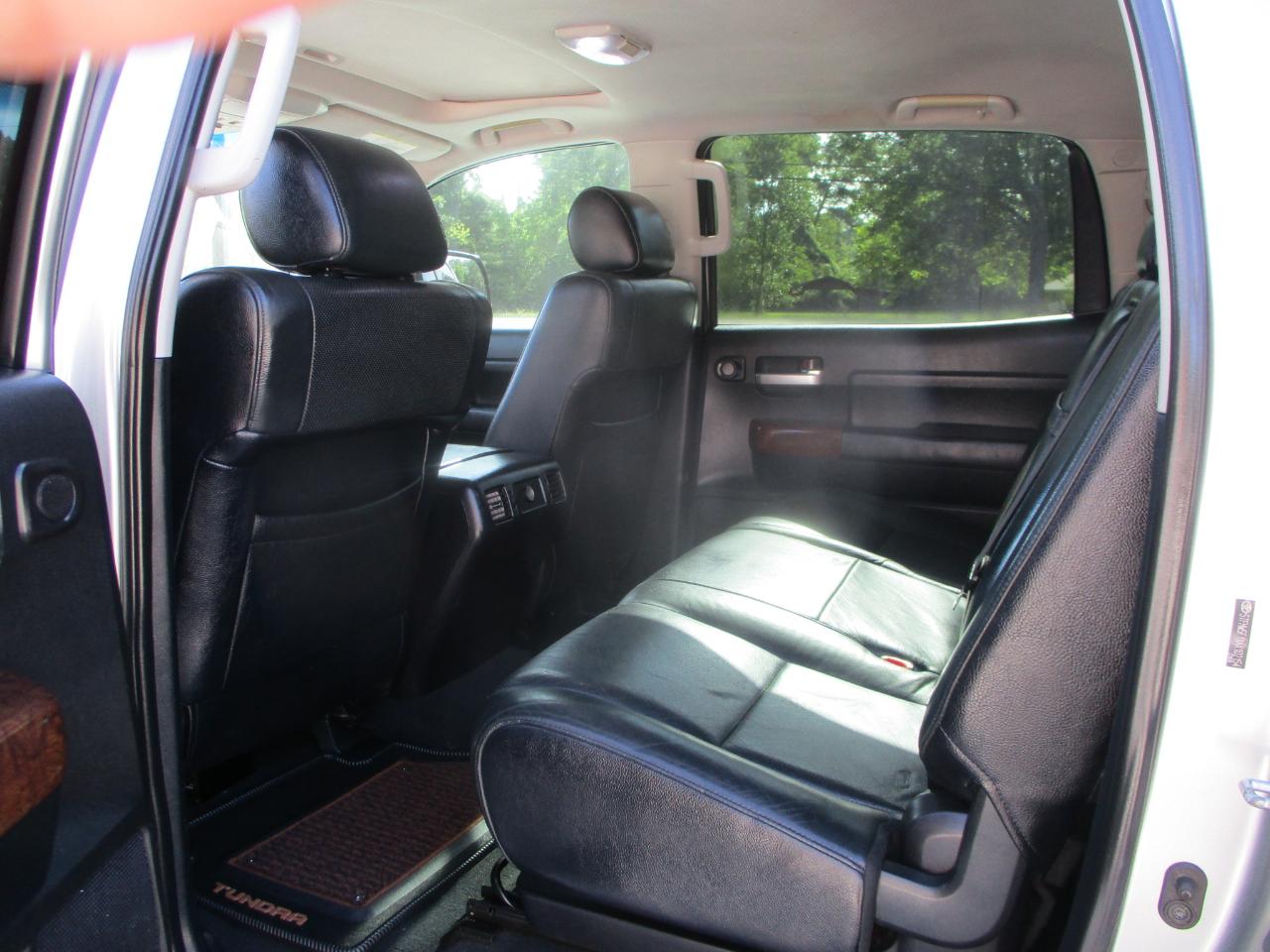 Toyota Tundra Limited 5.7L FFV CrewMax 4WD 2010