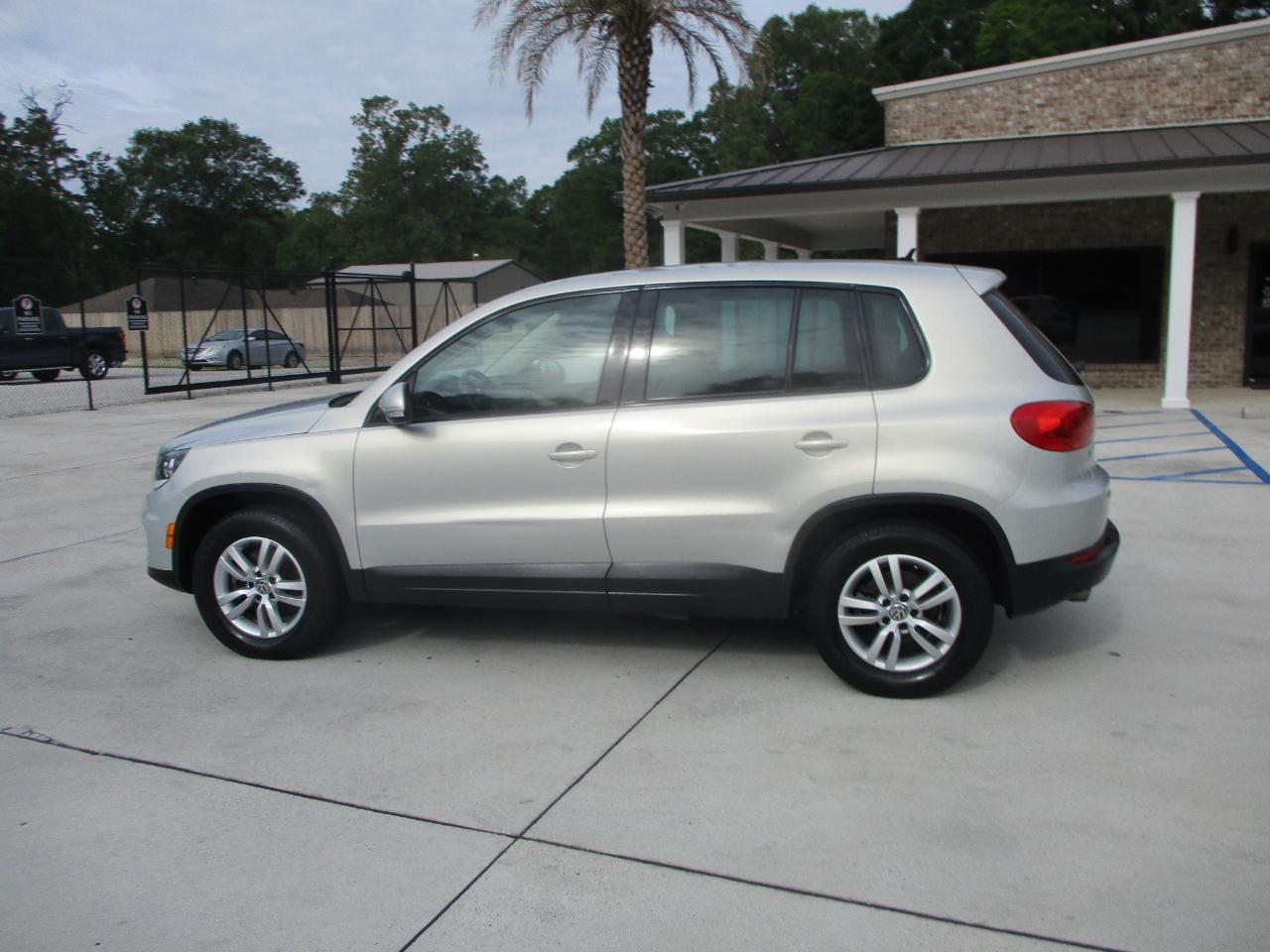 Volkswagen Tiguan S 2012