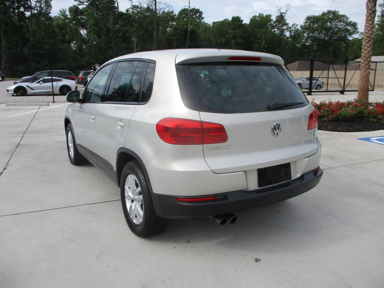 Volkswagen Tiguan S 2012