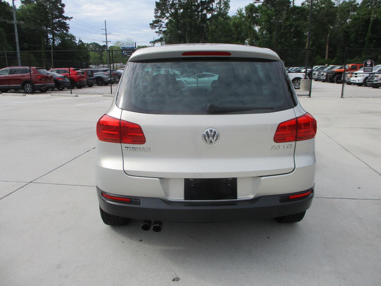 Volkswagen Tiguan S 2012