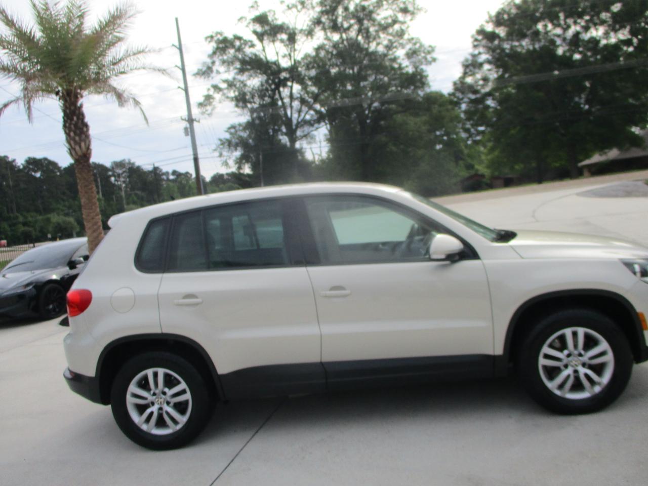 Volkswagen Tiguan S 2012