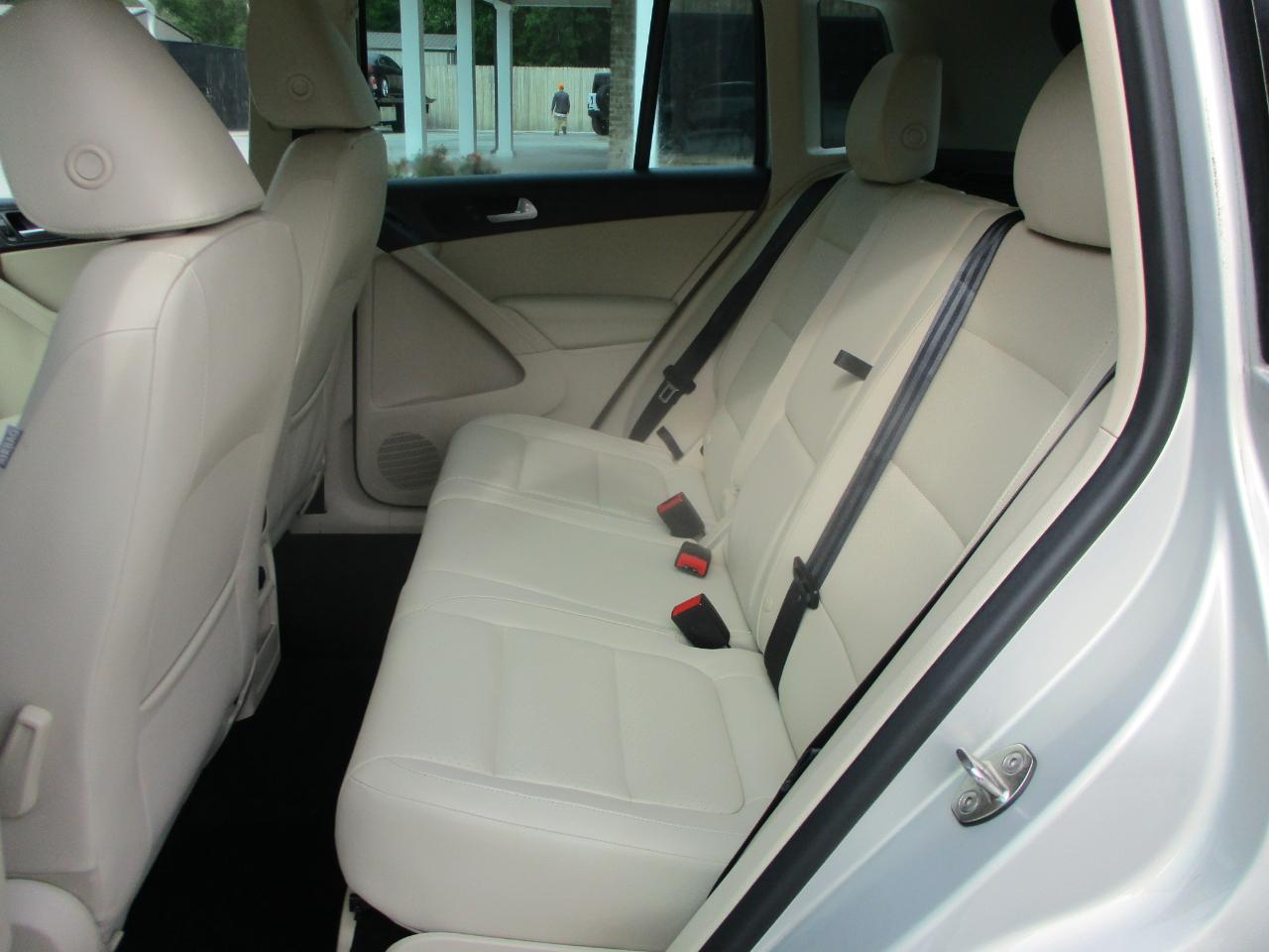 Volkswagen Tiguan S 2012