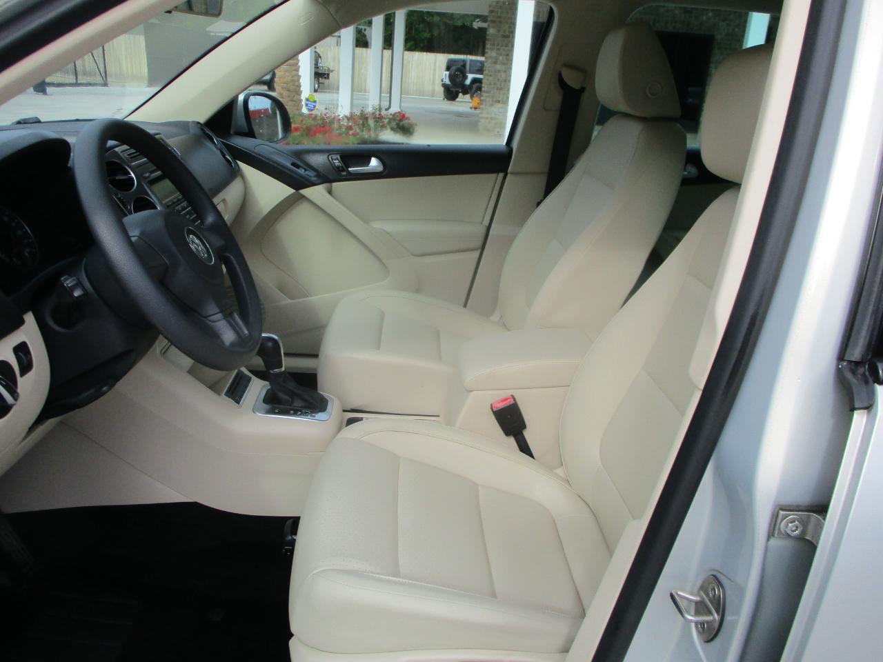 Volkswagen Tiguan S 2012