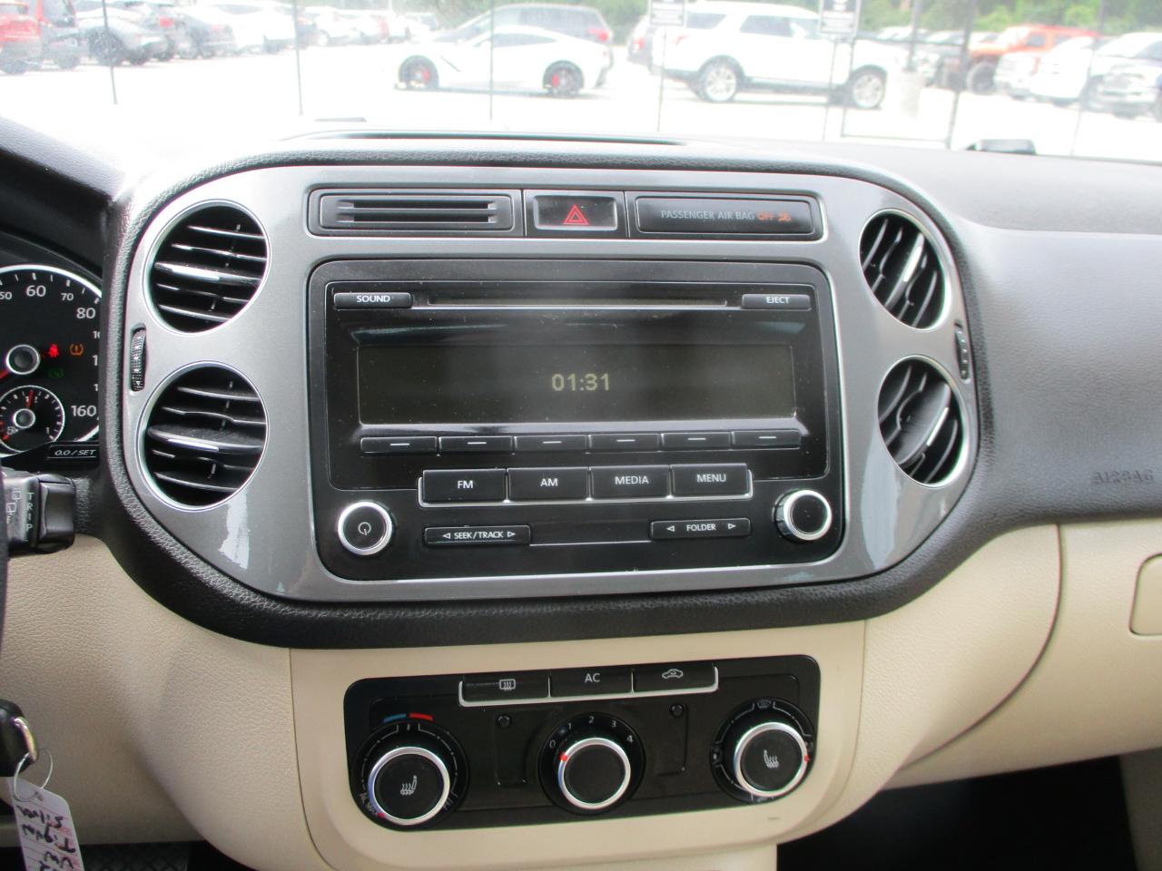 Volkswagen Tiguan S 2012