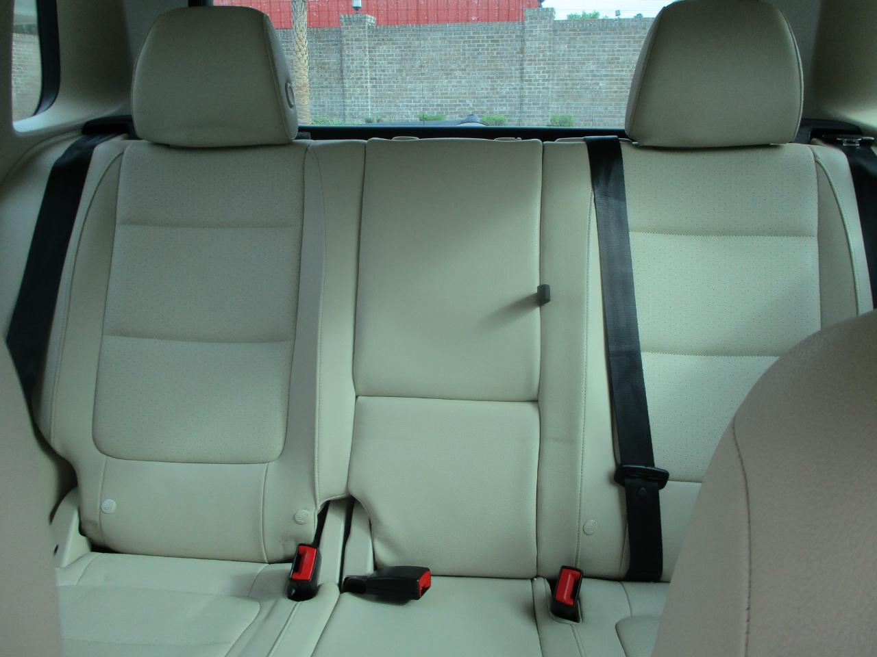 Volkswagen Tiguan S 2012