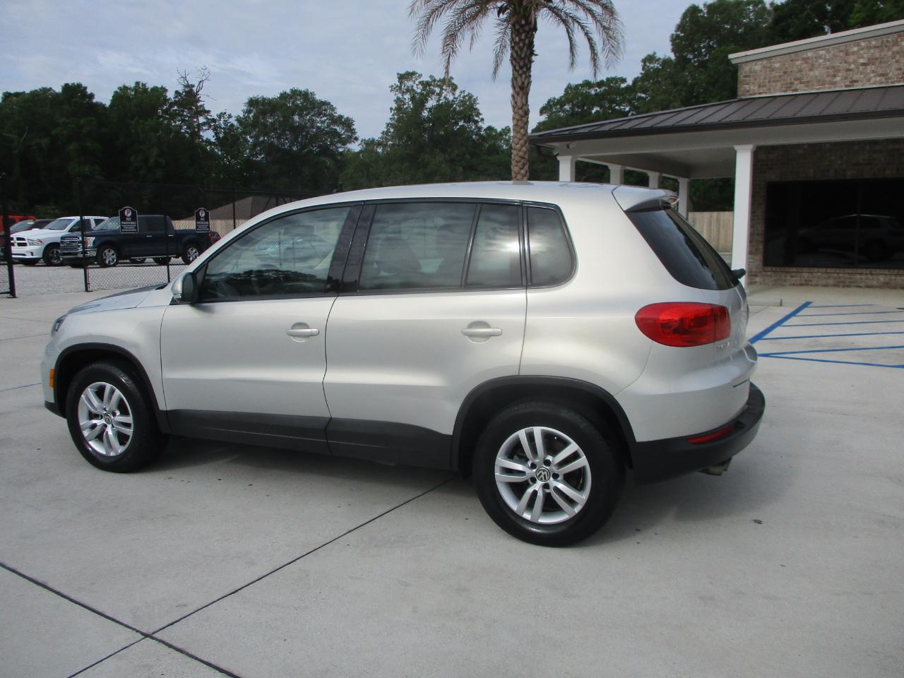 Volkswagen Tiguan S 2012