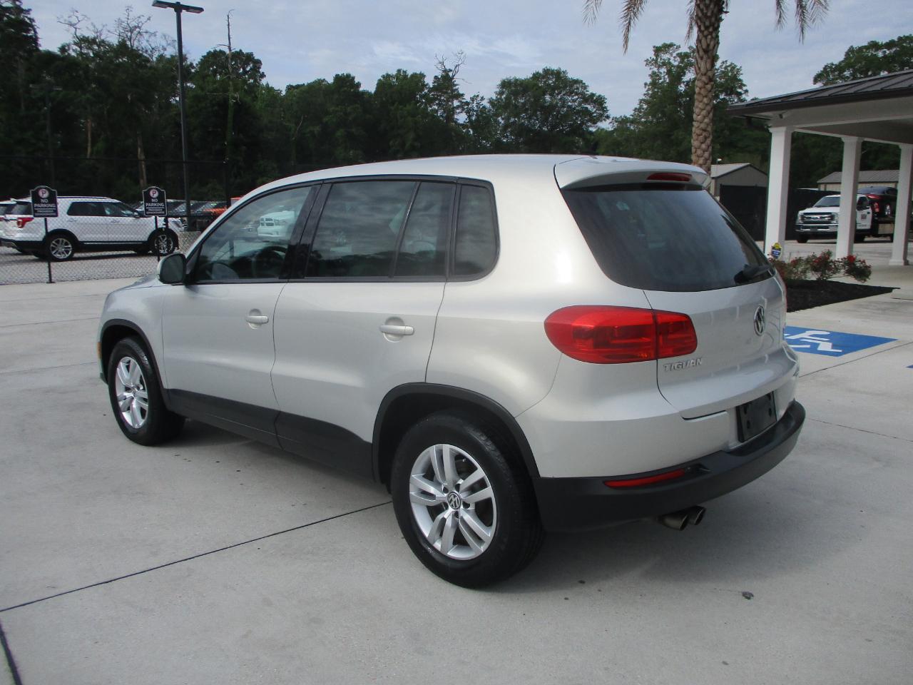 Volkswagen Tiguan S 2012