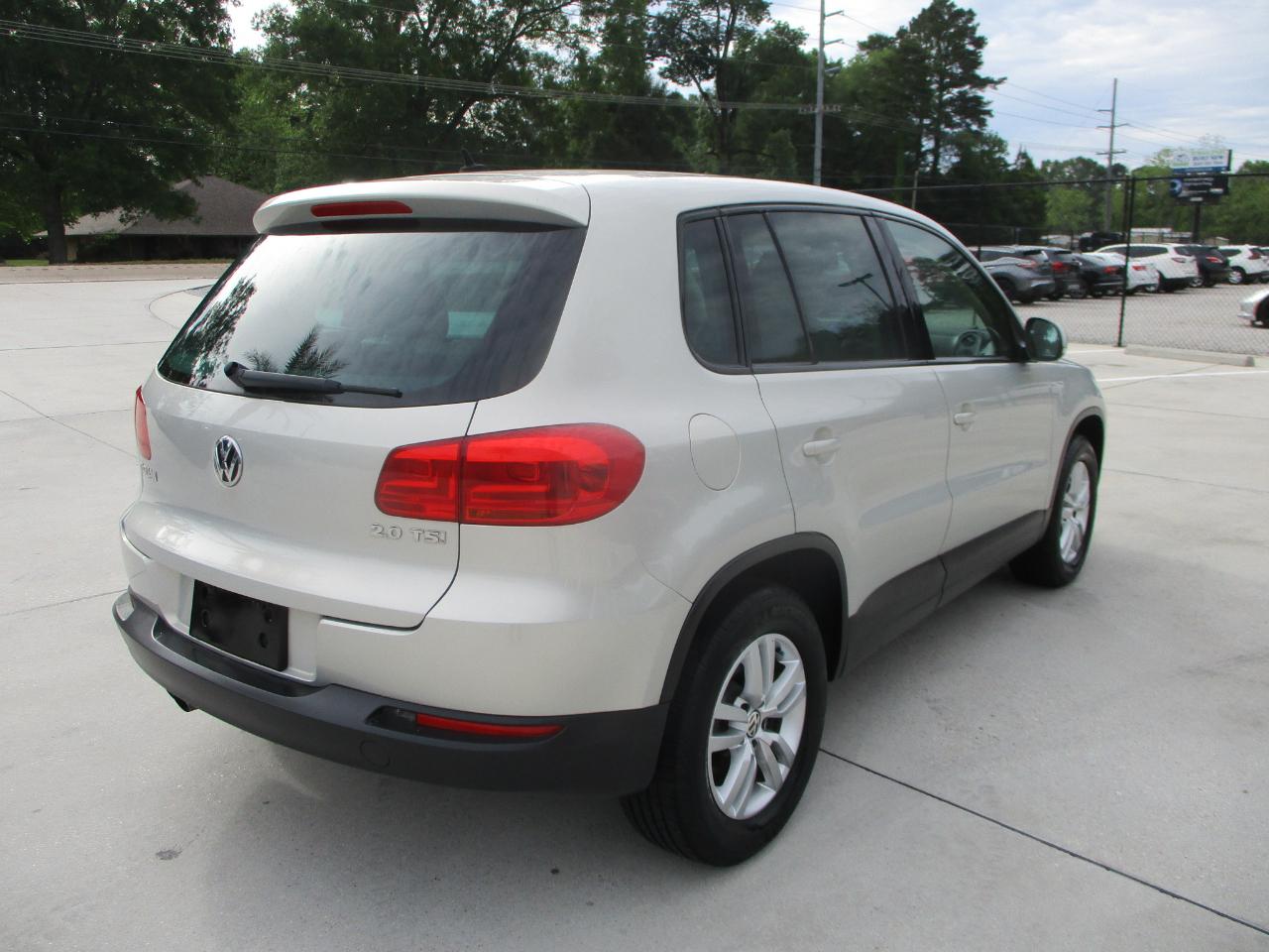 Volkswagen Tiguan S 2012