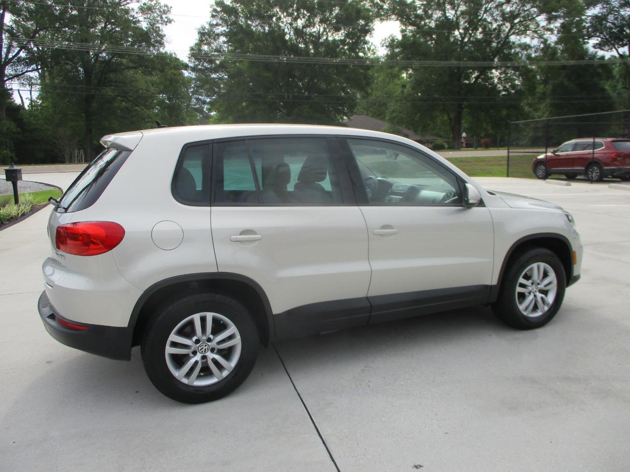 Volkswagen Tiguan S 2012