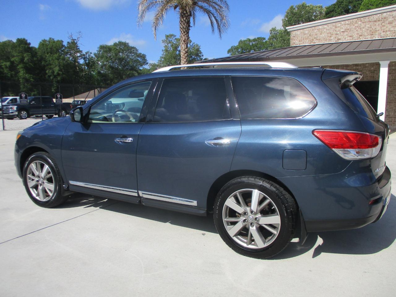 Nissan Pathfinder Platinum 4WD 2014