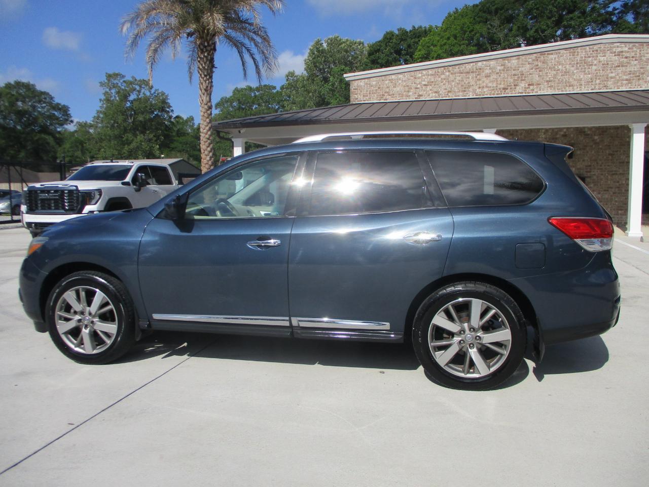 Nissan Pathfinder Platinum 4WD 2014