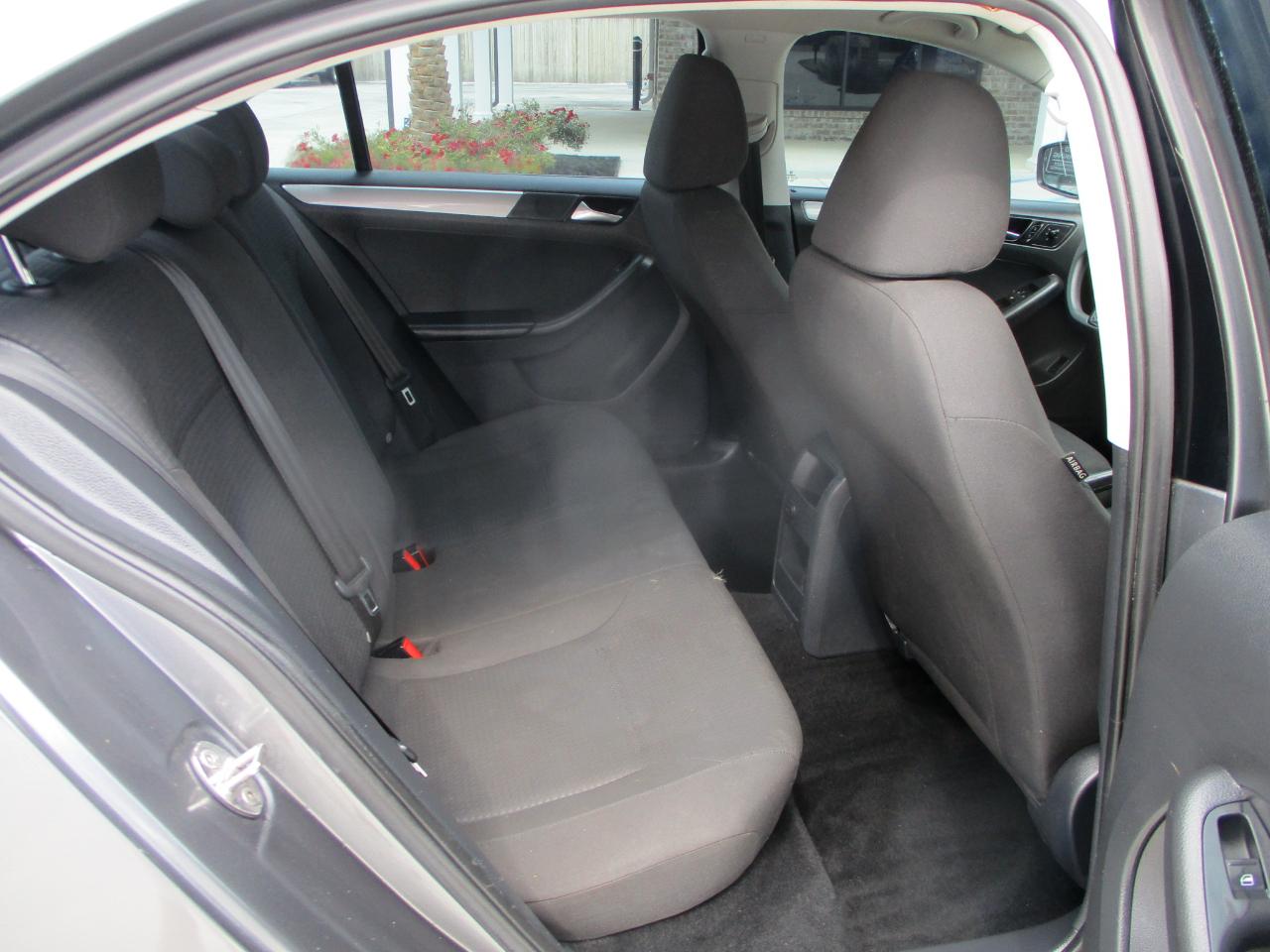 Volkswagen Jetta SE 6A 2016