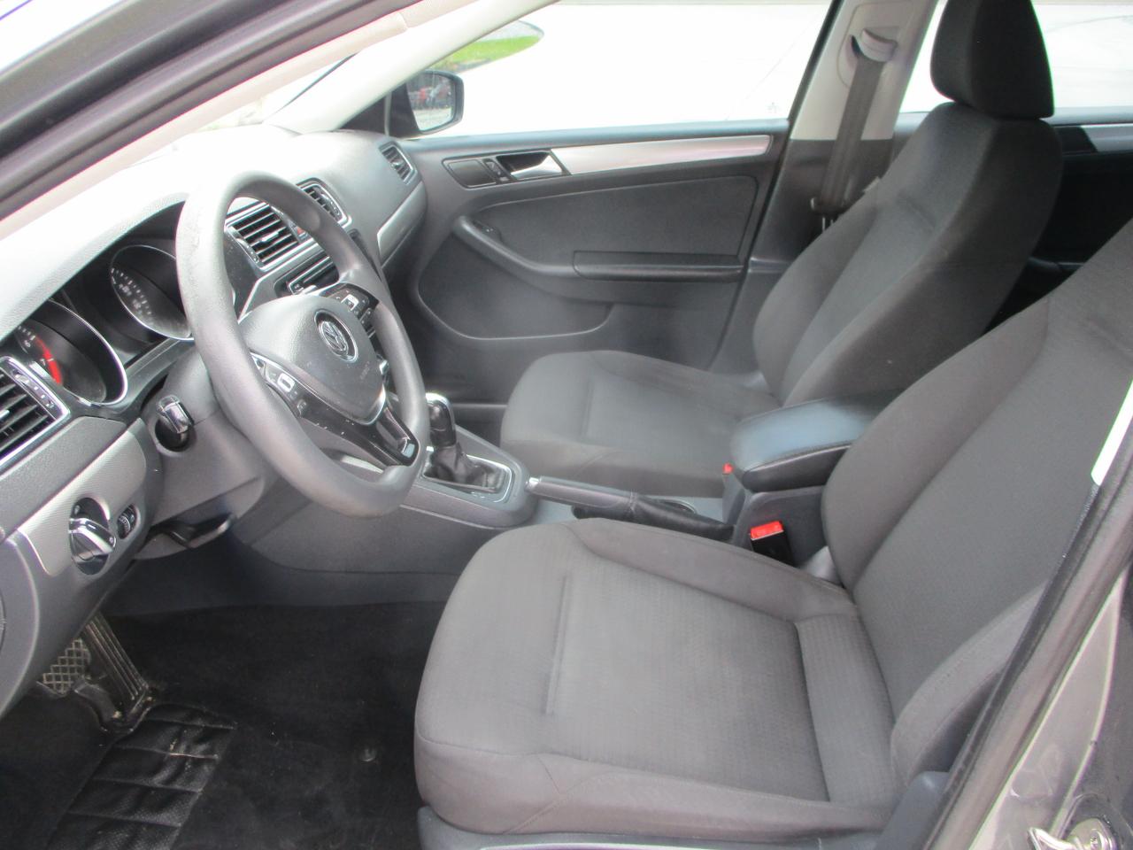 Volkswagen Jetta SE 6A 2016