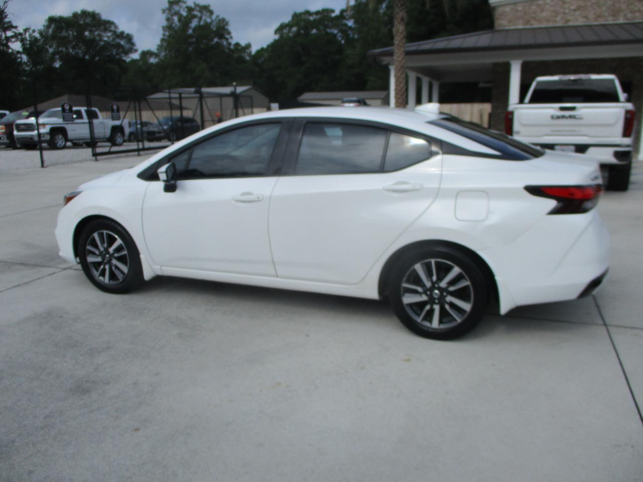 Nissan Versa SV 2021