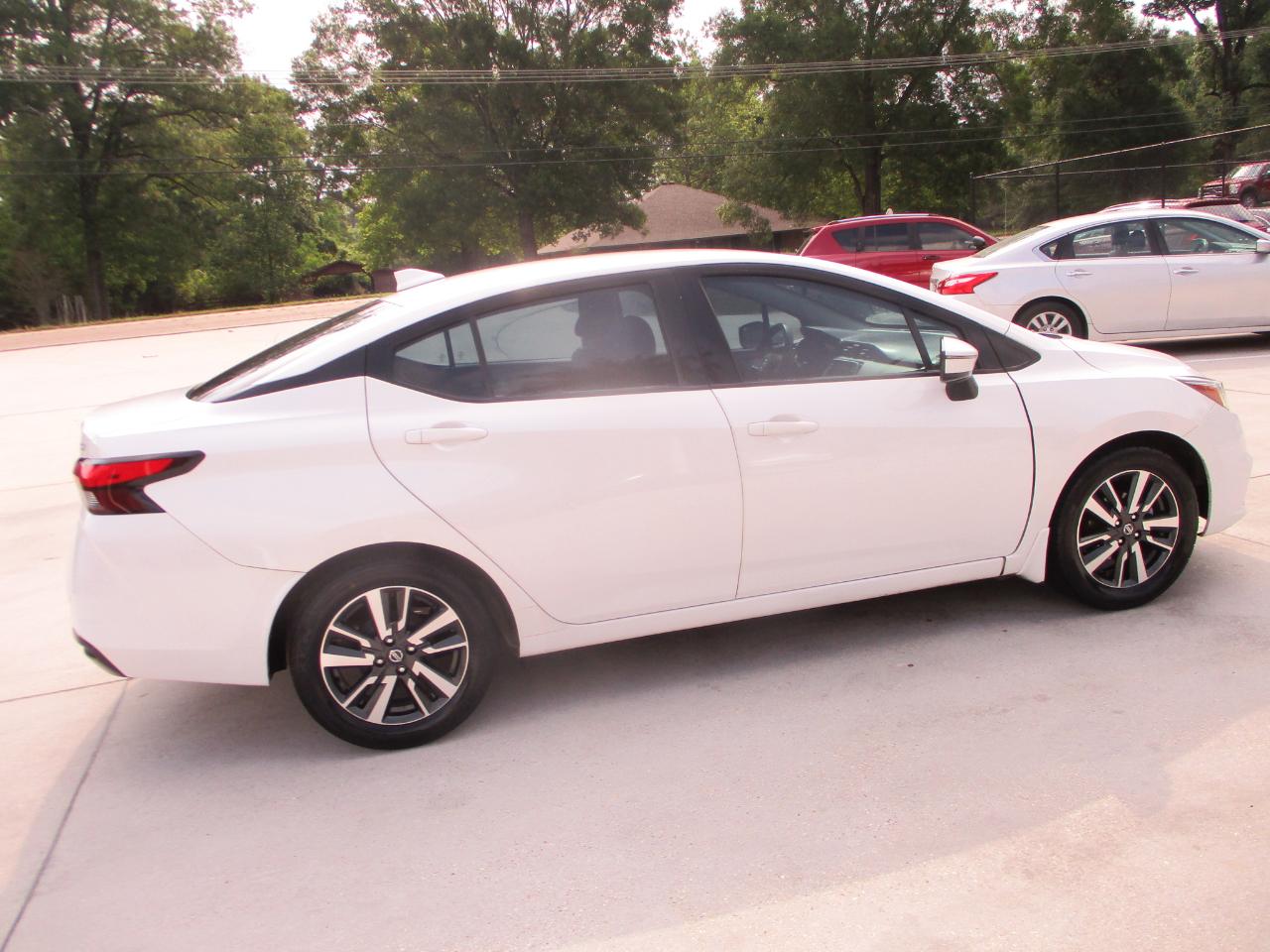 Nissan Versa SV 2021