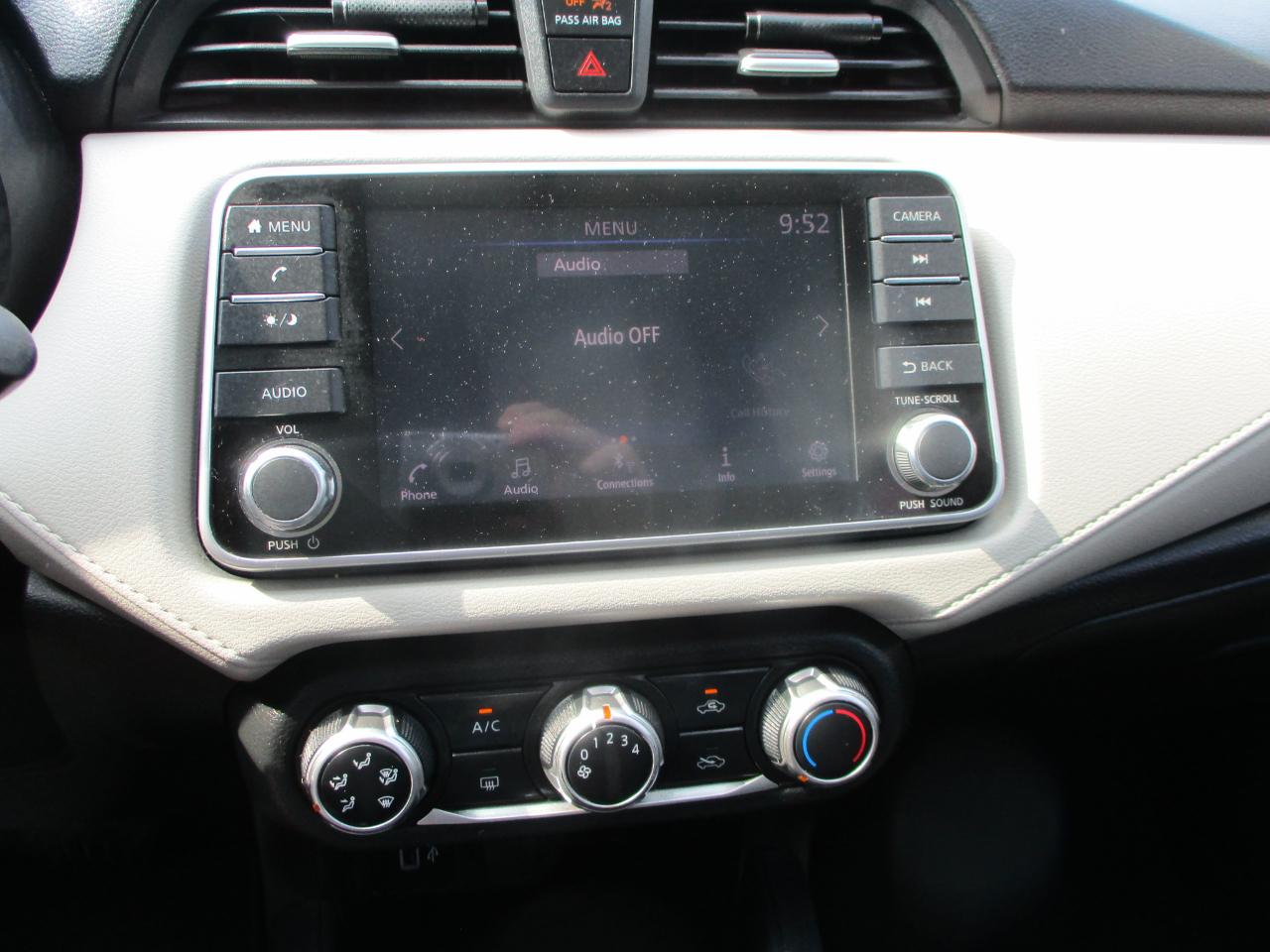 Nissan Versa SV 2021