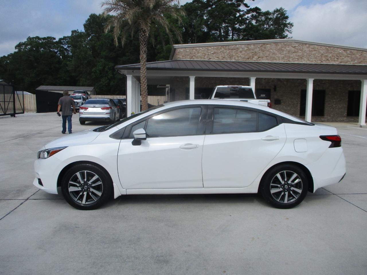 Nissan Versa SV 2021