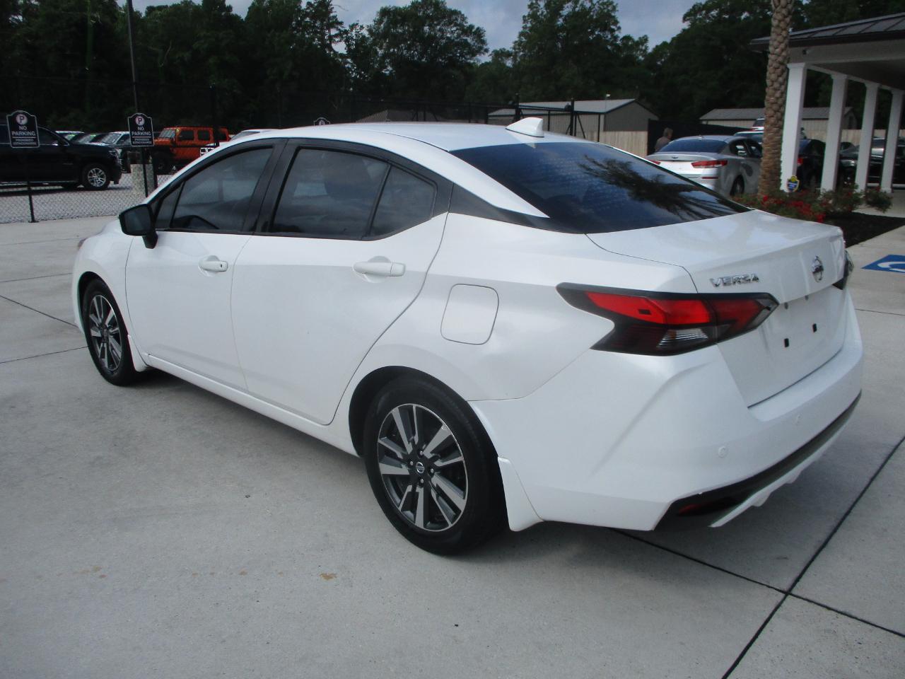 Nissan Versa SV 2021