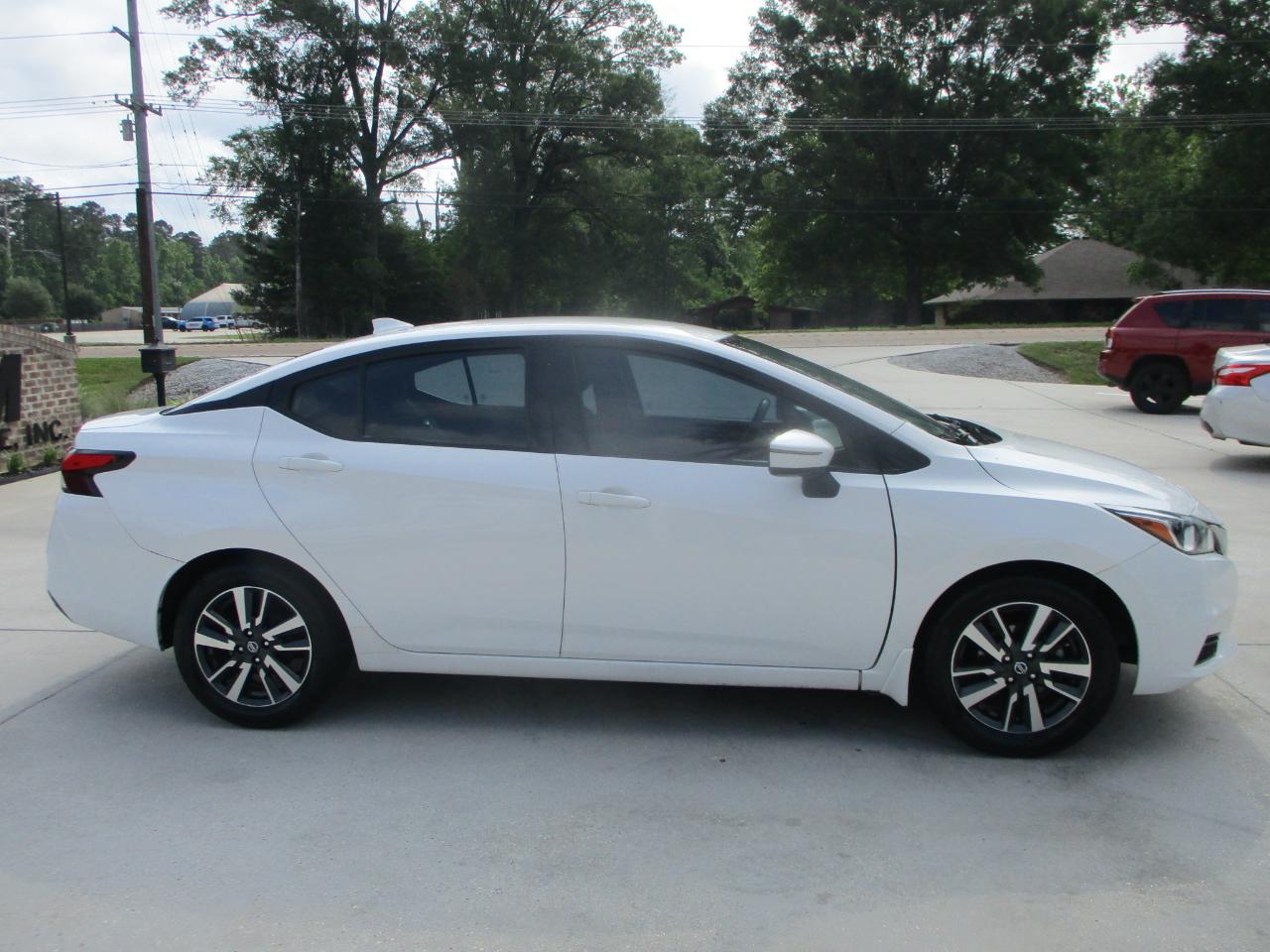 Nissan Versa SV 2021