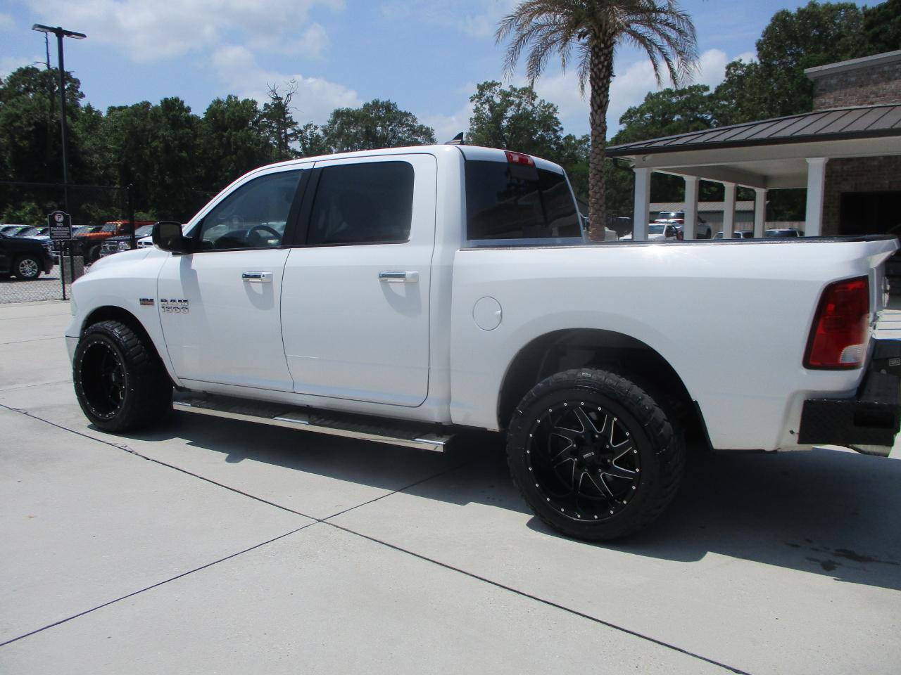 RAM 1500 4WD Crew Cab 140.5" Lone Star 2014