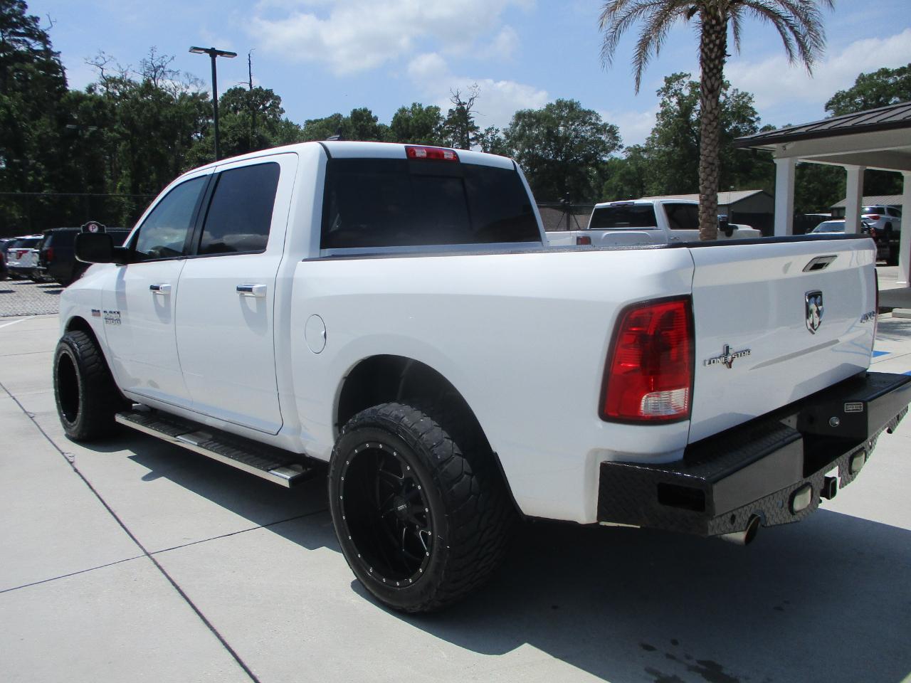 RAM 1500 4WD Crew Cab 140.5" Lone Star 2014