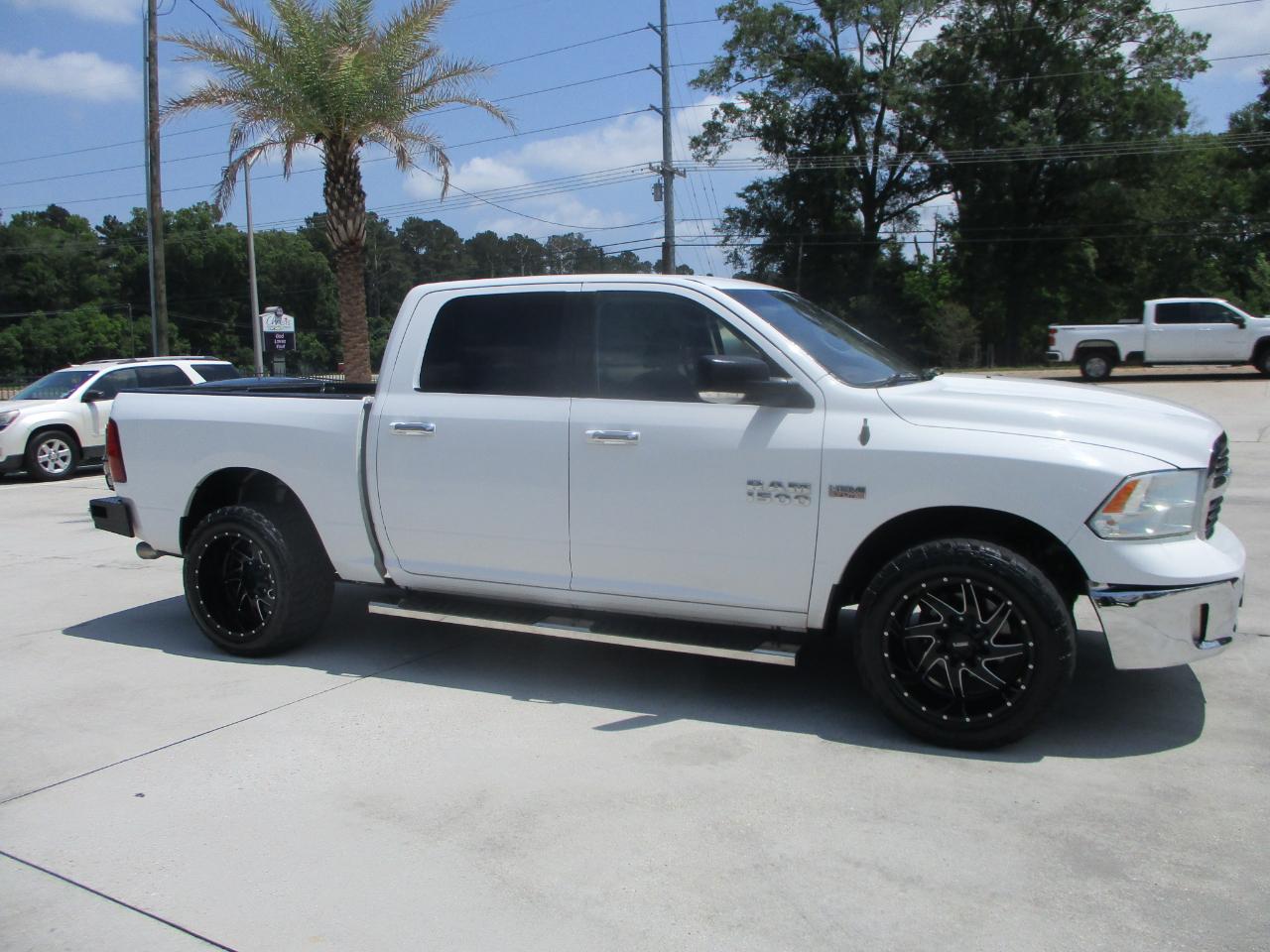 RAM 1500 4WD Crew Cab 140.5" Lone Star 2014