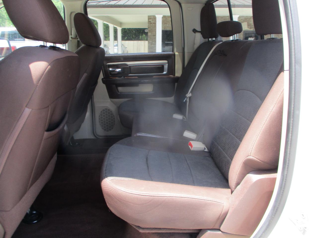 RAM 1500 4WD Crew Cab 140.5" Lone Star 2014