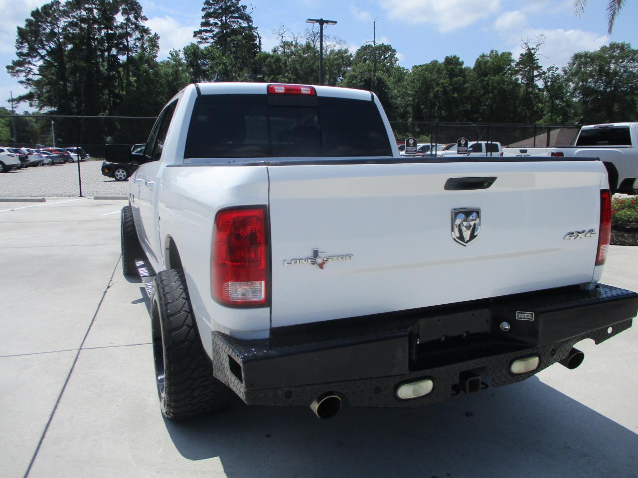RAM 1500 4WD Crew Cab 140.5" Lone Star 2014
